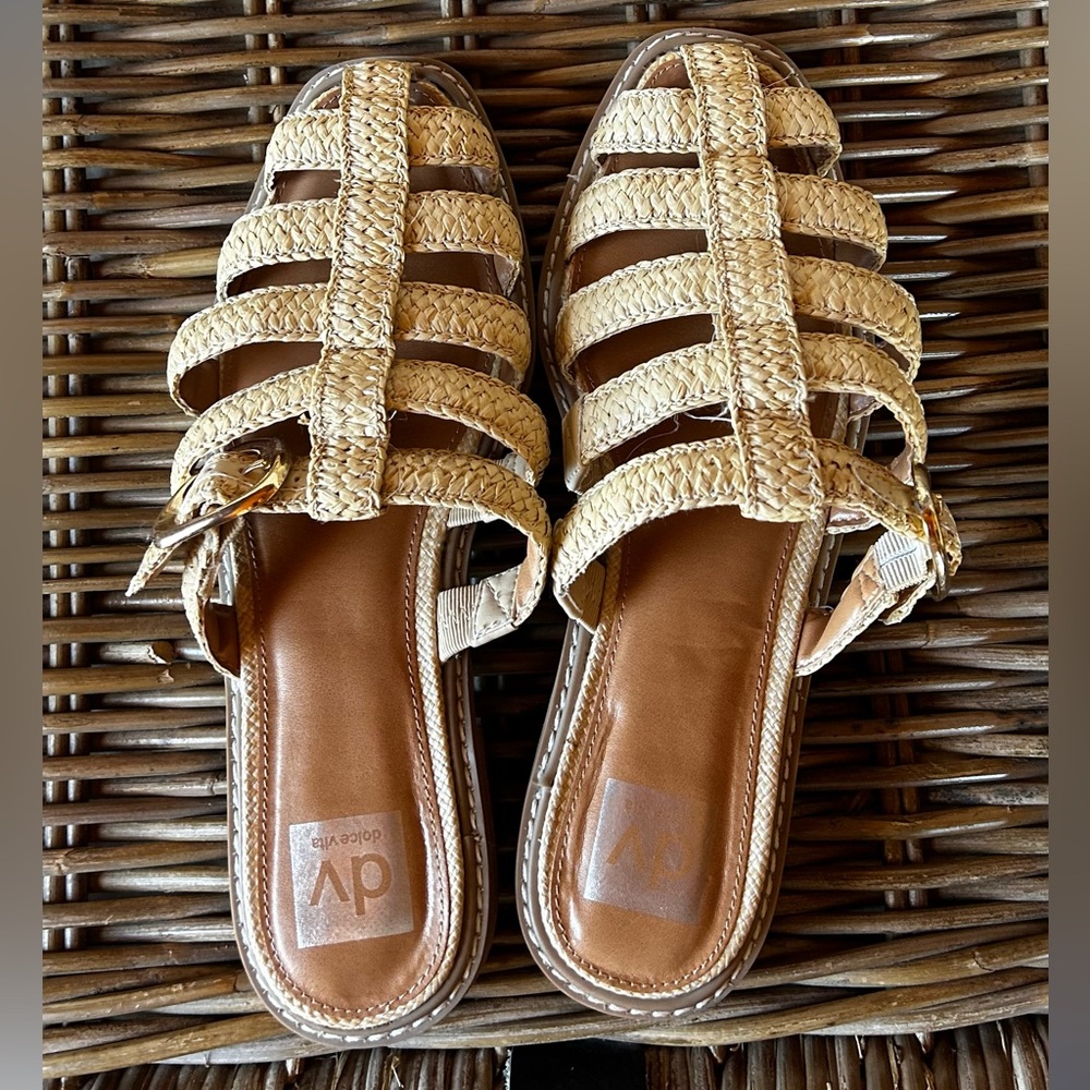 DV Dolce Vita Fiona Women’s beige Fisherman slip on flat mule sandals Size 9